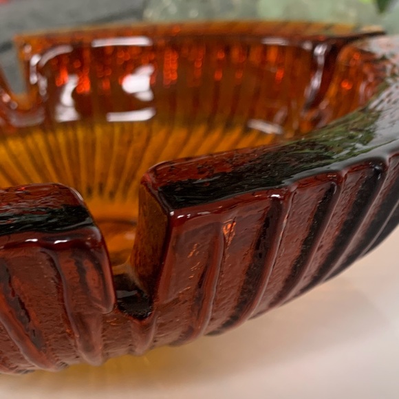 Mid century modern amber heavyweight glass ashtray - Picture 2 of 4